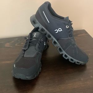 ON Cloud Black Cloud 5 Sneakers size 10